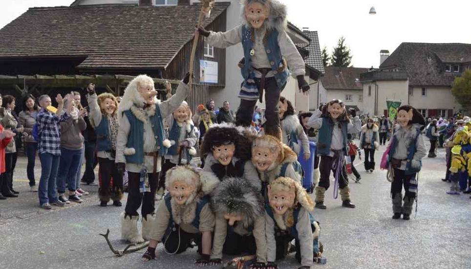 Die Fasnacht in Beringen ist jeweils eine der letzten in der Region. Am Samstag fand der traditionelle Umzug durch das Dorf statt. Bild: Thomas Güntert