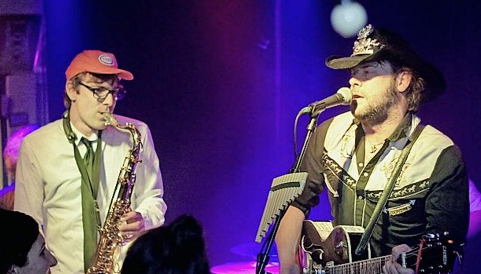 Fetzig-trashige Musik mit Larry Bang Bang. Bild: Dominic Caviezel