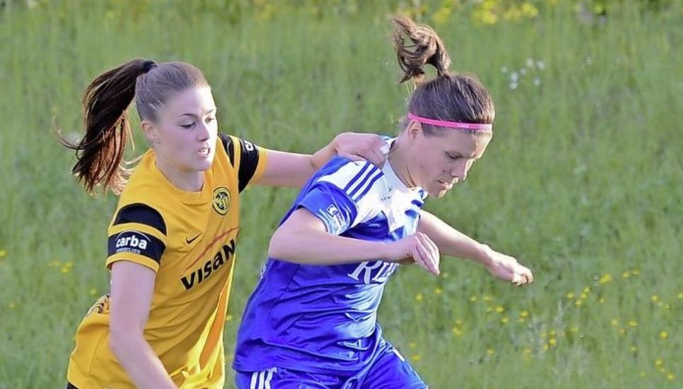 Lucia Ondrusova (rechts) im Heimspiel auf dem Randenblick gegen YB.Bild Reinhard Standke