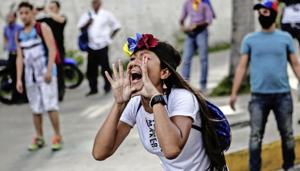 Täglich kommt es auf den Strassen Venezuelas zu Protesten gegen die sozialistische Regierung von Präsident Nicolás Maduro. Mit «Reporte ya» können die Venezolaner ihre eigene Chronik der Krise twittern. Bild: Key