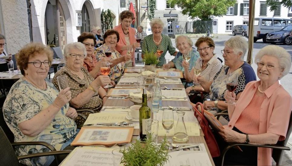 Treffen sich einmal im Monat: Margrit Weh, Marlies Tanner, Agnes Tanner, Lore Meister, Marlies Brunner, Heidi Cantoni, Adelheid Wäckerlin, Lilli Lauber, Elsbeth Schmid und Silvia Keller (v. l.). Bild: Maria Gerhard