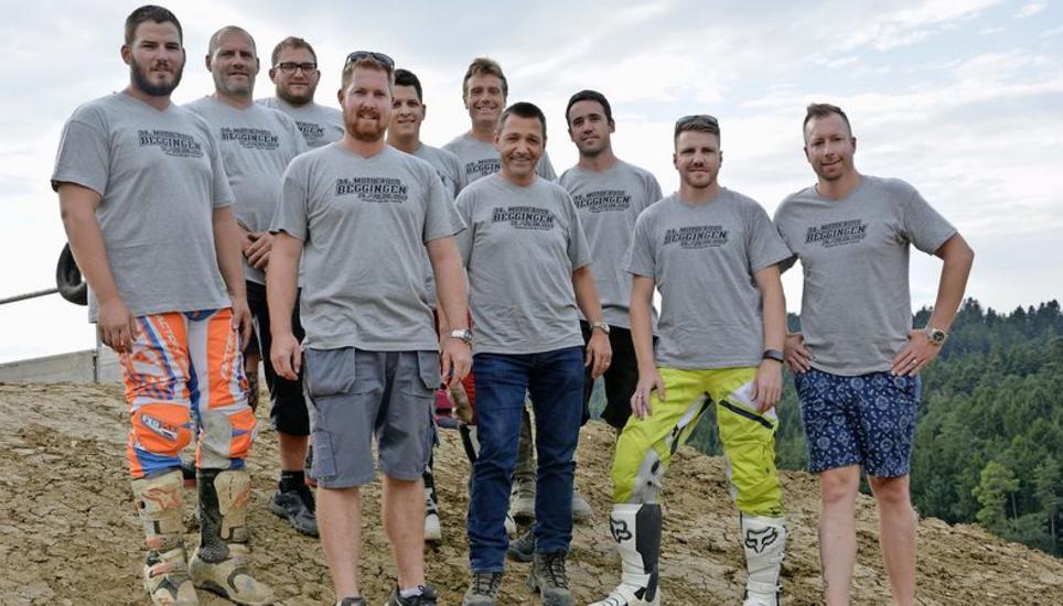 Das Organisationskomitee des Motocross Beggingen ist bereit für das Rennwochenende: (v. l.) David Dreier, Stefan Winzeler, Manuel Pesci, Thomas Hensch, Tim Meier, Hansi Bachmann, Markus Stamm, Bruno Wanner, Reto Wanner und Robin Dossenbach. Nicht auf dem Bild: Yves Adjetei und Andreas Brunner.