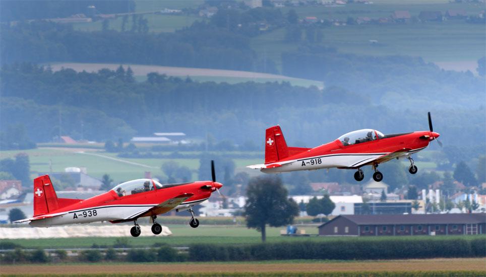 Zwei Flugzeuge des Typs Pilatus PC-7 der Schweizer Armee. Archivbild: Key