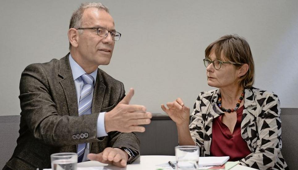 Auch die Frauenfrage wurde von Hannes Germann (SVP) und Martina Munz (SP) heiss diskutiert. Bilder: Selwyn Hoffmann