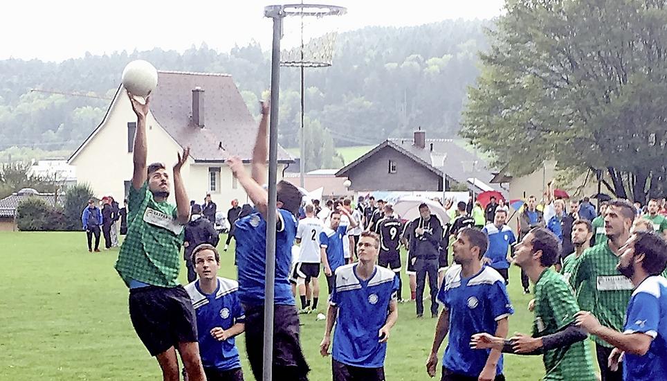 Enea Castiello beim 10:9 von Neuhausen-Löhningen gegen Bätterkinden. Bild: Pd.