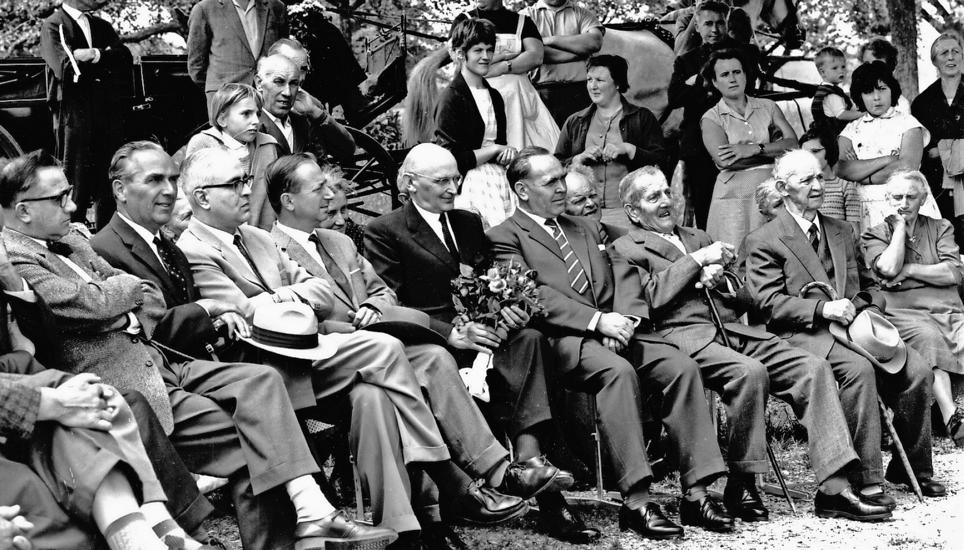 Am 10. Juli 1963 besuchte Bundesrat Wahlen Büttenhardt. Neben ihm sitzen die Schaffhauser Regierungsräte Hermann Wanner (l.) und Franz Fischer (r.). Bilder: Eric und Bruno Bührer