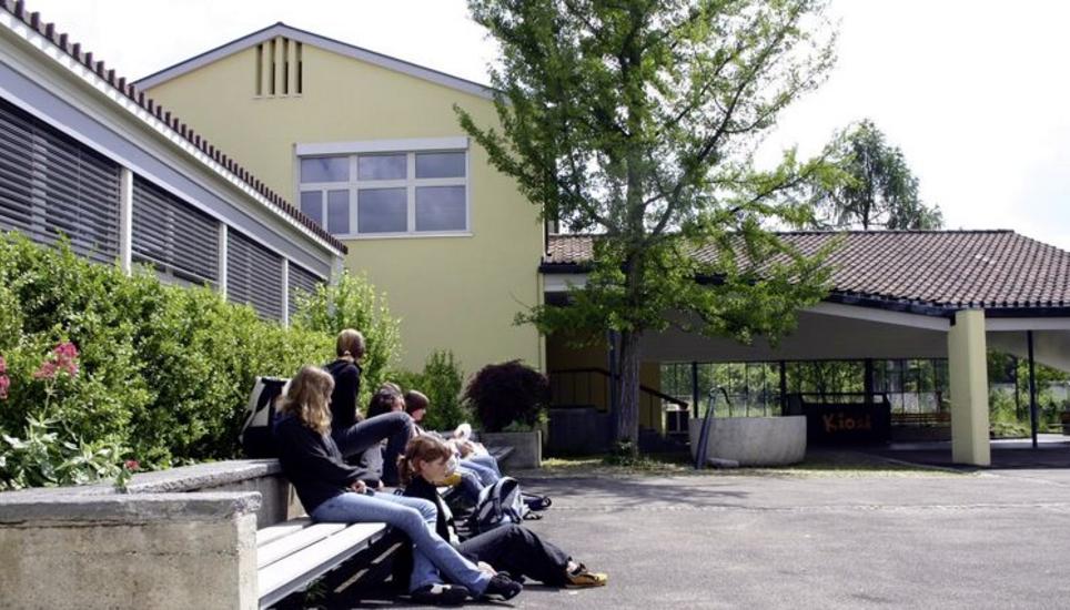 Das Oberstufenschulhaus Recken braucht mehr Platz, weil immer mehr Jugendliche hier zur Schule gehen. Ab dem Schuljahr 2022/23 sind gemäss Gemeinderat zwei zusätzliche Klassen nötig. Bild: zvg