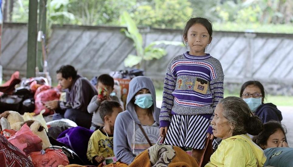 Auf der indonesischen Ferieninsel Bali rechnen die Behörden jederzeit mit der Eruption des Vulkans Mount Agung – viele Menschen wurden in Sicherheit gebracht. Bild: Key