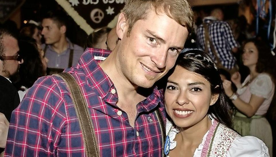 Glücklich: Ana Sanchez und Till Hardmeier sind vom Oktoberfest hellauf begeistert.