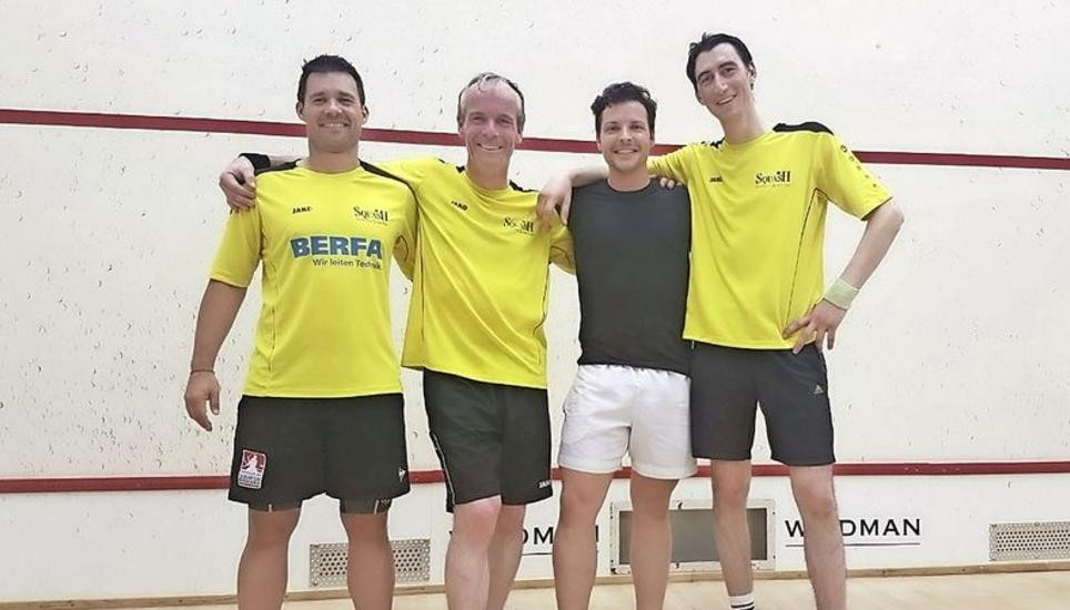 Das NLA-Team des Schaffhauser Squash Clubs (von links): Daniel Hoffman, Urgestein Felix Stamm, Roland Orendt und Captain Nico Bruno. Bild: zvg