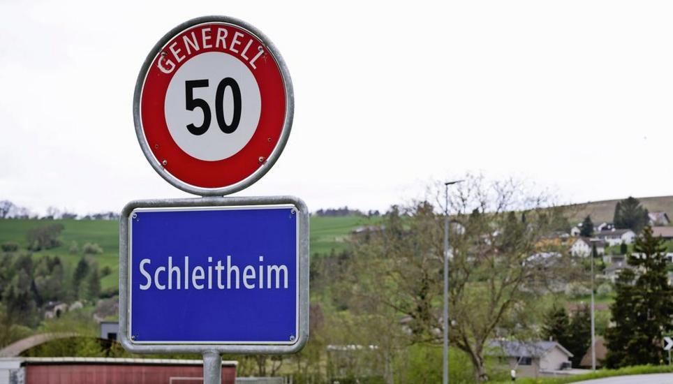 Ortsschild am Eingang von Schleitheim, fotografiert am Montag, 15. April 2024 in Schleitheim (Lea Biedermann / Schaffhauser Nachrichten)