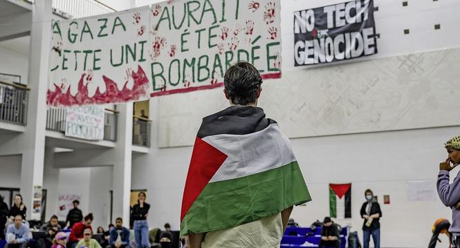 Des etudiants pro-palestiniens occupent une partie du batiment SG de L'Ecole polytechnique federale de Lausanne (EPFL) le mardi 7 mai 2024 a Lausanne. Apres l'UNIL (Universite de Lausanne), le campus voisin de l'EPFL (Ecole polytechnique federale de Lausa