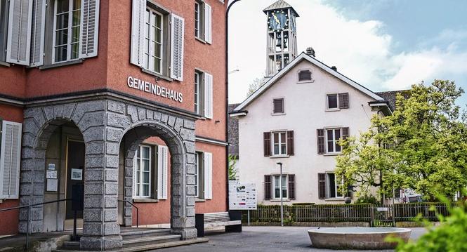 Blick auf das Gemeindehaus an der Zentralstrasse in Neuhausen, am Mittwoch, 05. Mai 2023. (Melanie Duchene / Schaffhauser Nachrichten)