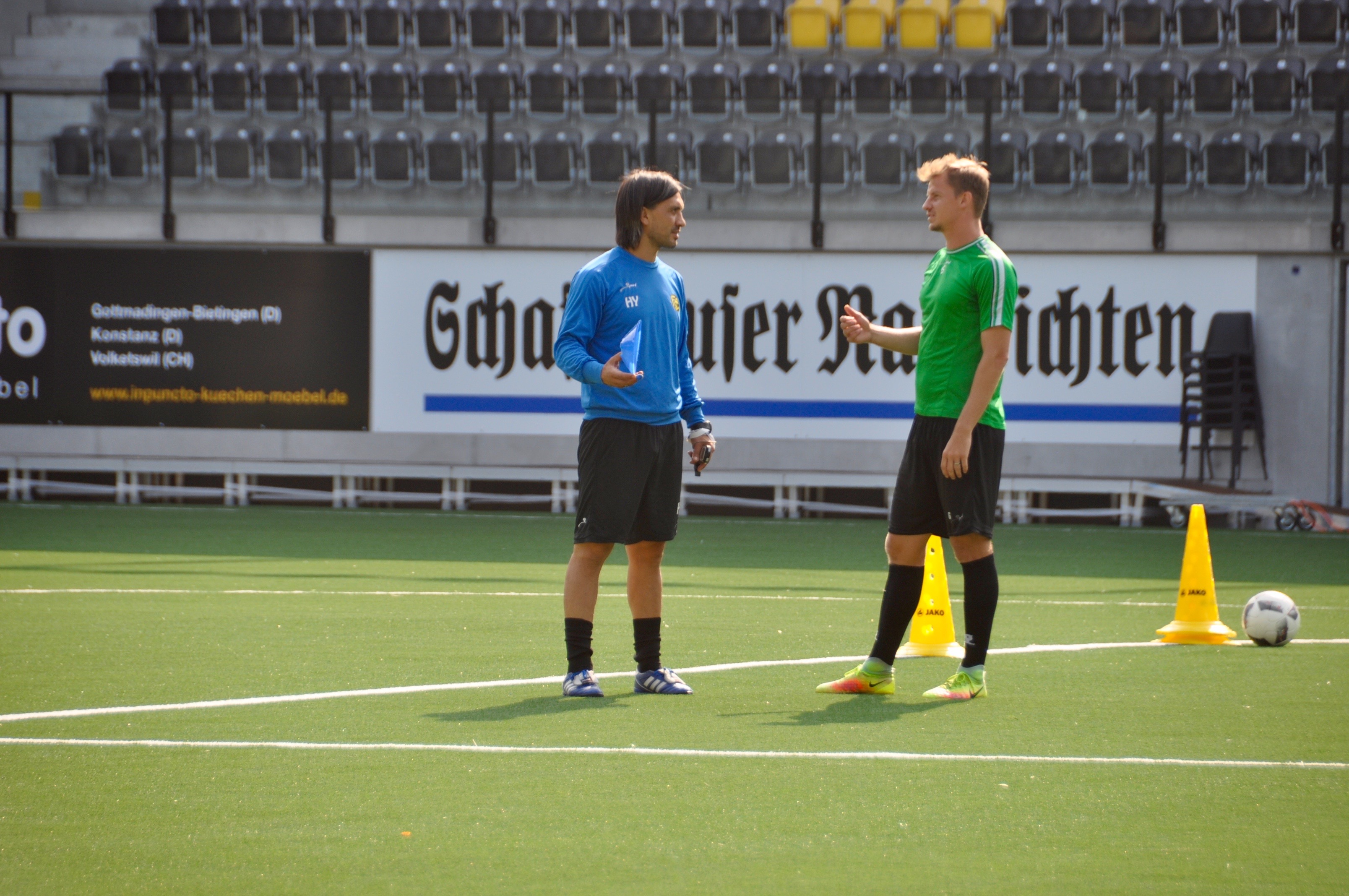 Hakan Yakin mit FCS-Captain Andre Luis Neitzke. Bild: dfk