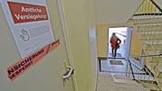 Hinter dieser Tür in einem Mehrfamilienhaus in Wagenhausen fand das schreckliche Verbrechen statt. Bild: Selwyn Hoffmann
