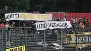 Aufgrund dieses Banners erhalten drei Fans des FC Schaffhausen Stadionverbot verhängt.