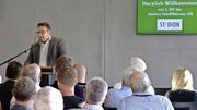 Die erste GV der Stadion Schaffhausen AG mit Marco Truckenbrod Fontana am Rednerpult. Bild: Tobias Erlemann