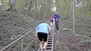 Marco Kern beobachtet die Technik von Michael Zaugg und Sascha Gojkovic. Bild: tna