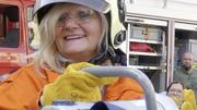 Regierungsrätin Cornelia Stamm-Hurter scheut den Helm nicht. BILD THEO KÜBLER