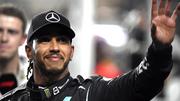 epa11118617 British Formula One driver Lewis Hamilton of Mercedes-AMG Petronas waves at parc ferme after taking the pole position in the qualifying for the 2021 Formula One Grand Prix of Saudi Arabia at the Jeddah Corniche Circuit in Jeddah, Saudi Arabia,