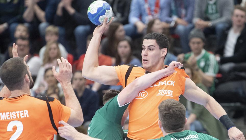 In der ersten Halbzeit gibt es für Luka Maros und seine Kollegen fast ein Durchkommen gegen die aggressive Abwehr der Thuner.