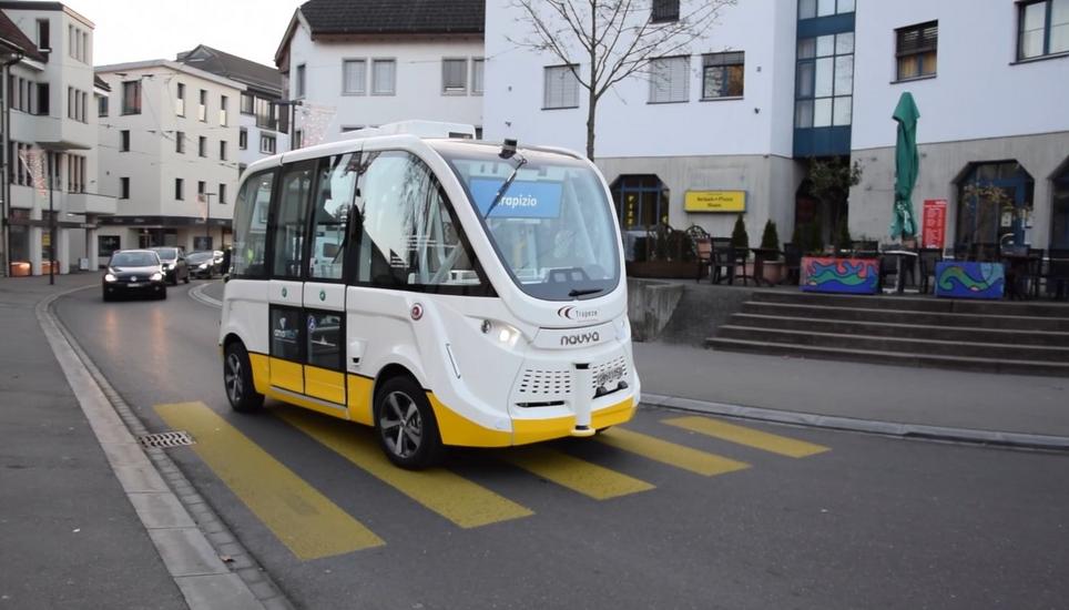 Ab Dienstag ist der autonome Bus in Neuhausen unterwegs. Bild: Saskia Baumgartner