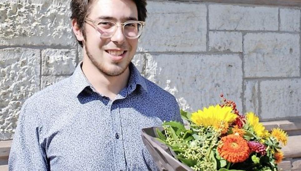 Linus Maurmann von der Schreinerei Bareiss lieferte die beste Arbeit ab. Bild: gvb Rotary Club Munot, Handwerkerpreis