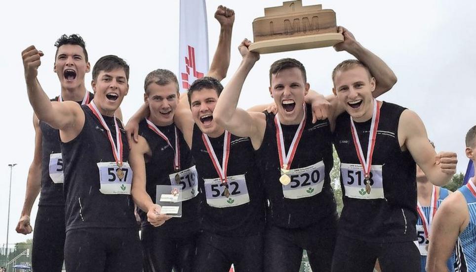 Grosse Freude bei der LV Schaffhausen über den Schweizer-Meister-Titel im Leicht- athletik-Mannschaftsmehrkampf: Enrico Güntert, Lukas Felix, Claudio Wäspi, Lukas Fendt, Kevin Lenhard und Samuel Gampp (v. l. n. r.). Bild: Corina Fendt
