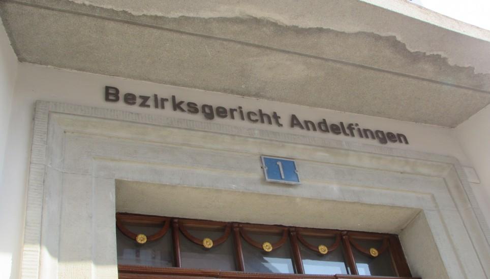 Einer der Verteidiger vermutet, dass Geld wegen Sex in die Slowakei geflossen ist.