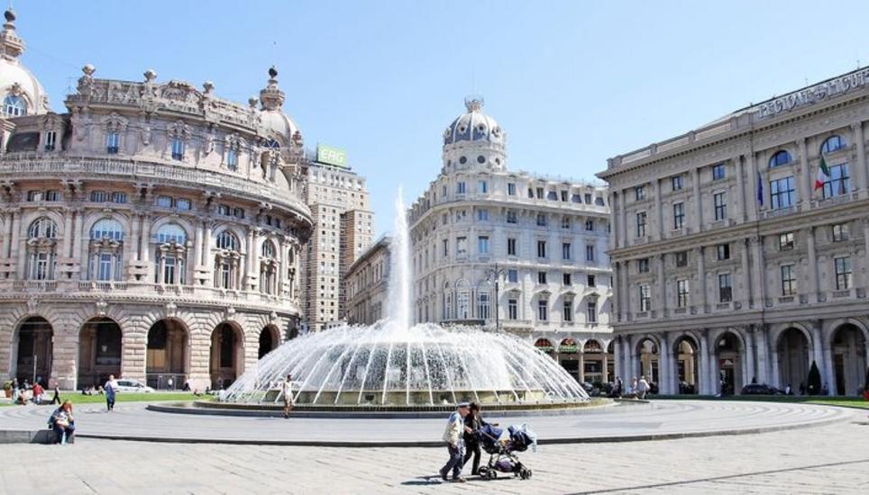 Genua ist eine Kultur- und Hafenstadt mit grossartigem bauhistorischem Erbe, hier die schöne Piazza De Ferrari.Bilder Key
