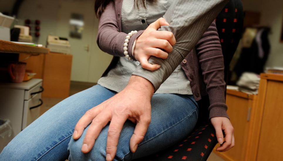 Eine Frau wurde in Neuhausen sexuell belästigt. Symbolbild: Selwyn Hoffmann
