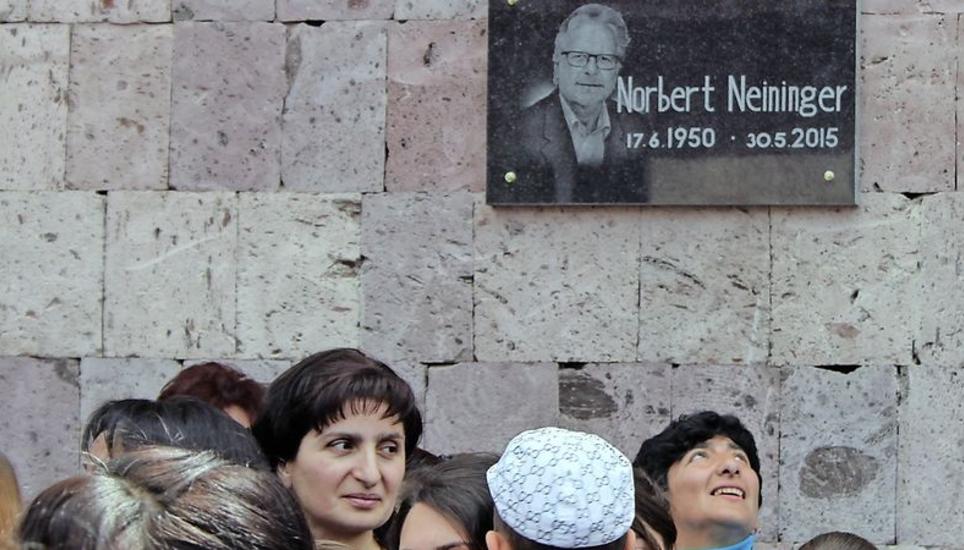Die Stiftung «Hilfe für Armenien», die den diesjährigen Schaffhauser Preis für Entwicklungszusammenarbeit erhalten hat, hat im April einen Kindergarten im Gedenken an ihren Mitbegründer Norbert Neininger eingeweiht. Bild; Daniel Jung