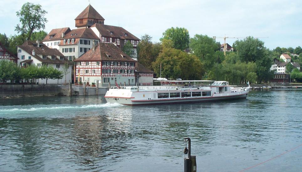 Wegen des Niedrigwassers können manche Schiffe nicht fahren.