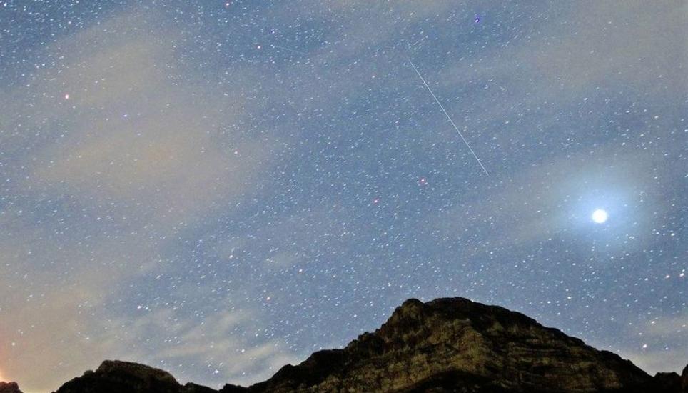 Vor allem im Bergland oberhalb der Nebelgrenze sollten Anfang kommender Woche die Bedingungen zur Beobachtung der Sternschnuppen aus dem Strom der Geminiden gut sein, sofern es keine Wolken am Himmel hat. Bild: Key