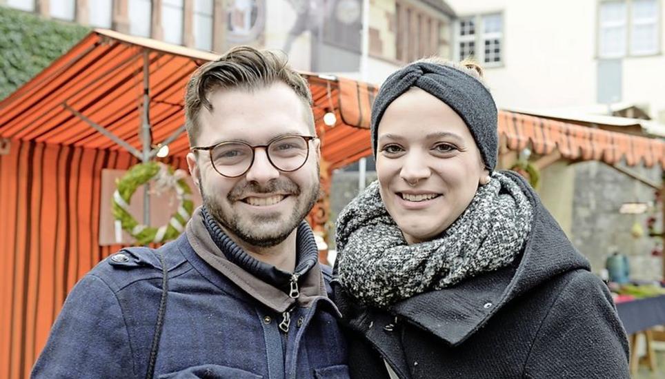 Das Angebot hebe diesen Weihnachtsmarkt von anderen ab, meinten Vanessa Stoll und Michael Roth.