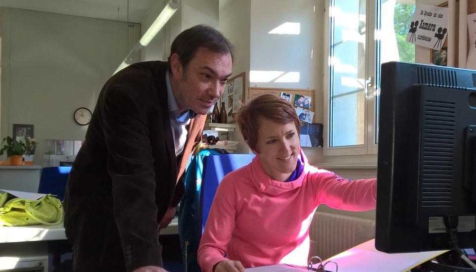 Projektleiterin Simone Honegger mit Ralph Künzle von der Schaffhauser Alzheimervereinigung. Bild: Radio Munot