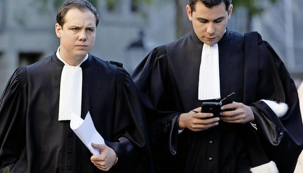 Die beiden Anwälte des Angeklagten: Yann Arnold (l.) und Leonardo Castro. Bild: Key