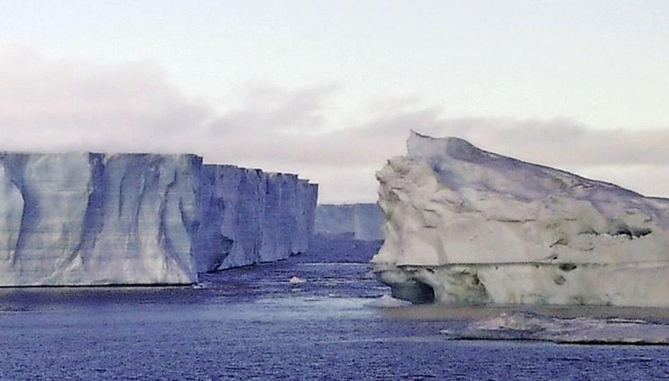 Ein riesiger Eisberg wird sich bald von der Antarktis ablösen. Bild: Key