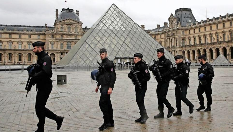 Der Ort des Geschehens am Louvre in Paris. Bild: Key