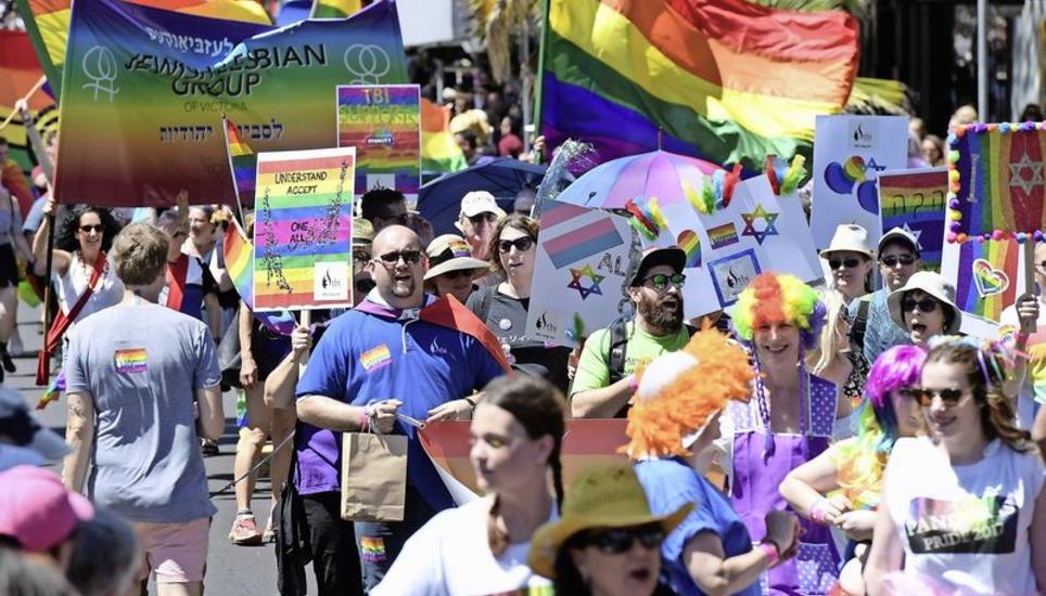 Mitglieder und Unterstützer der LGBT-Gemeinschaft an der jährlichen Midsumma Pride im australischen St. Kilda. Bild: Key