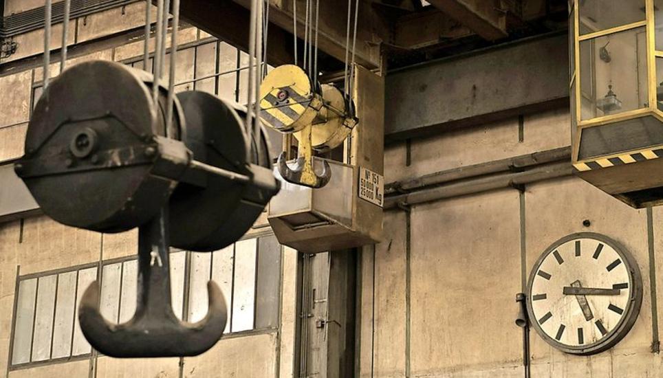 Was dieser Kran wohl schon gehoben hat? In dem Werk wurden Gussteile von bis zu 100 Tonnen Gesamtgewicht angefertigt. Bild: Jeannette Vogel