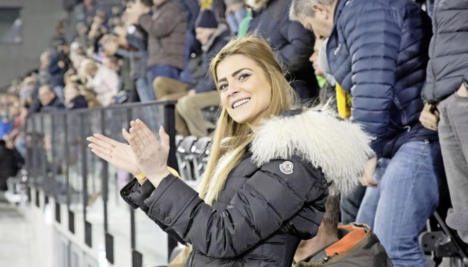 Freude und Spass konnten die 7727 Zuschauer im neu eröffneten Schaffhauser Fussballstadion Lipo-Park erleben. Freude über einen neuen Fussballtempel und Spass am Regionalderby, das die Schaffhauser mit 2:1 gegen den FC Winterthur gewinnen konnten. Bilder: Luisa Kehl (5) und Roger Albrecht (1)