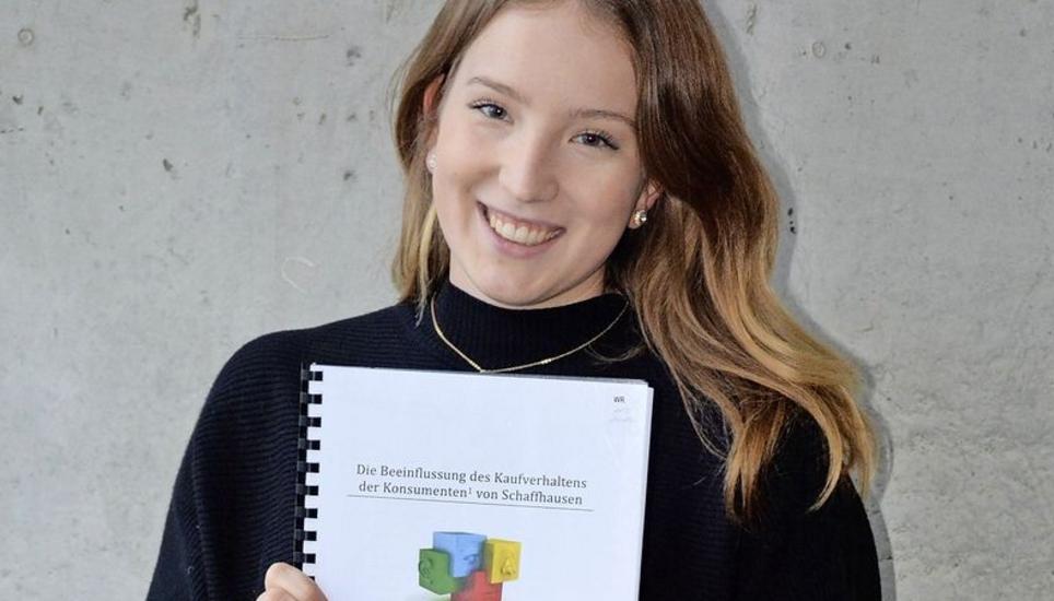 Geht die Lebensmittelindustrie zu weit? Im Rahmen ihrer Maturaarbeit zeigt Sereina Landolt auf, was die Schaffhauser von den Beeinflussungstechniken halten.Bild msc