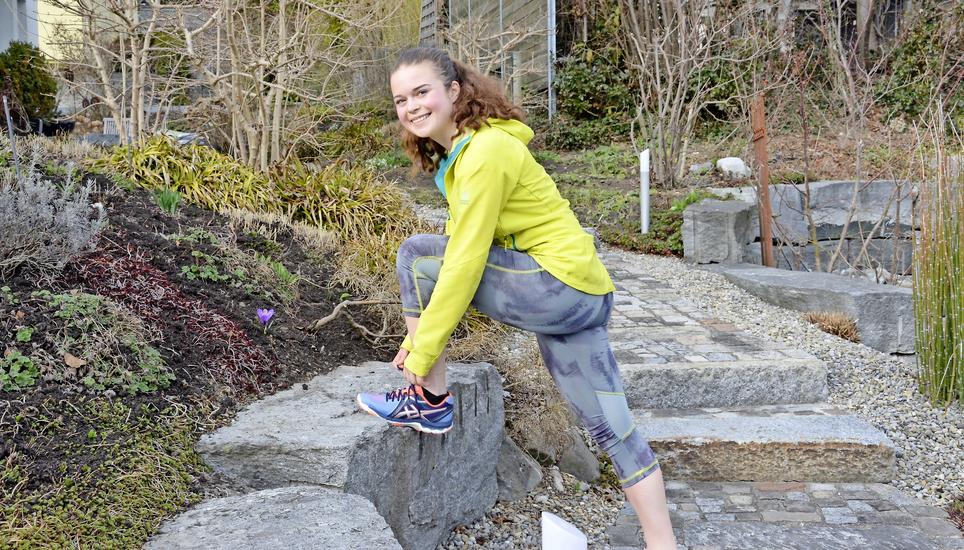 Die sportbegeisterte Nadine Engeler hat in ihrer Maturarbeit Fingerlängen mit sportlicher Leistungsfähigkeit verglichen. Bild: Moritz Bolli
