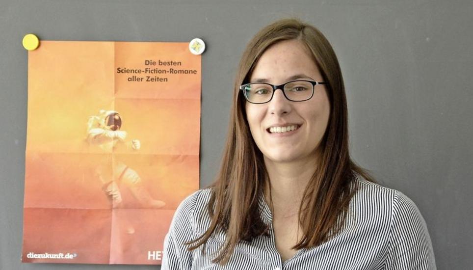 Annina Stoll ist vom Weltall fasziniert. In ihrer Maturaarbeit befasst sie sich damit, wie Menschen auf den Mars gelangen können. Bild: Clio Zubler