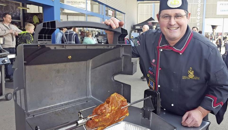 Das Showgrillen mit TV-Grillmeister «Grill-Ueli» ist eine der Attraktionen der 23. Frühlings-Show vom 8. und 9. April, die am Wochenende in Herblingen Gross und Klein zum Flanieren und Geniessen einlädt. Bild: Guido Stauber