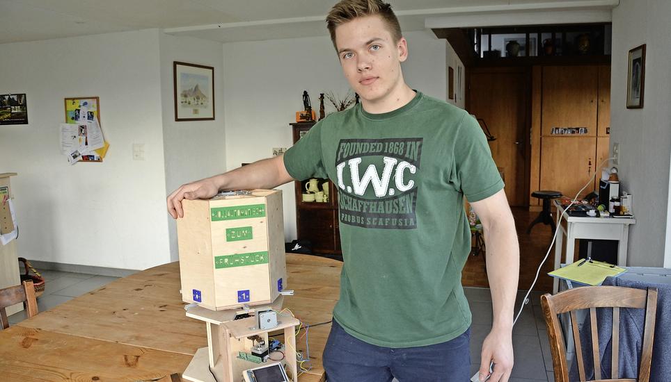Begeisterung für Technik und Interesse an gesunder Ernährung: Das liess Elias Huber eine vollautomatische Frühstücksmaschine bauen. Bild: Moritz Bolli