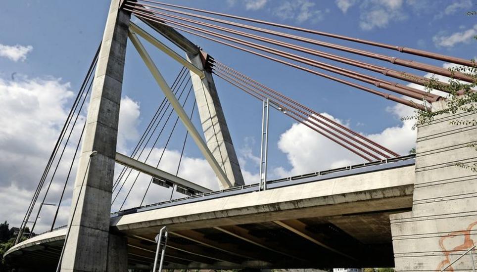 Auf der A4-Brücke steht einer der wichtigsten Blitzer Schaffhausens. Er war im letzten Jahr aber weniger ergiebig als in früheren Jahren.Bild Selwyn Hoffmann