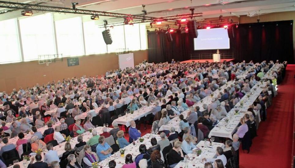 Mit über 800 angemeldeten Teilnehmern stösst die Sporthalle Andelfingen räumlich an die Grenzen. Bild: Roland Müller