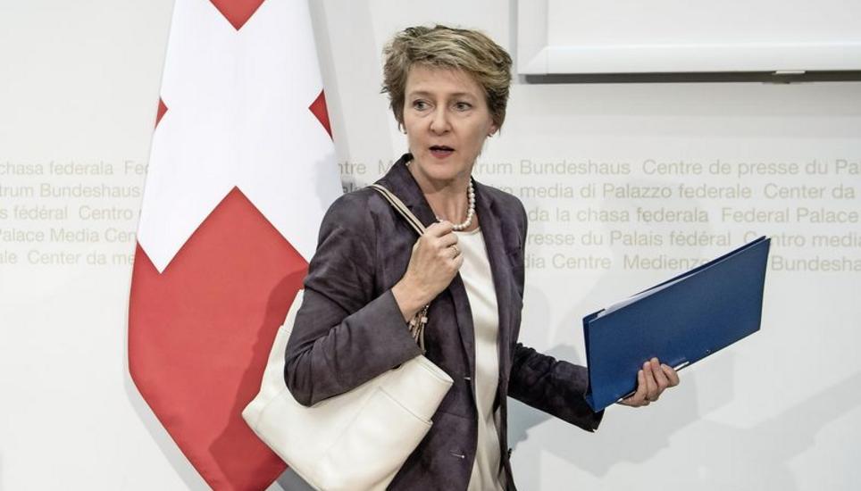 Bundesrätin Simonetta Sommaruga begründete gestern in Bern an der Pressekonferenz, weshalb der Bundesrat beschlossen hat, nun doch keinen Gegenvorschlag zur Rasa-Initiative ins Parlament zu schicken. Bild: Key